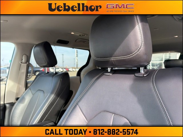 Used 2024 Chrysler Pacifica Touring-L image 27