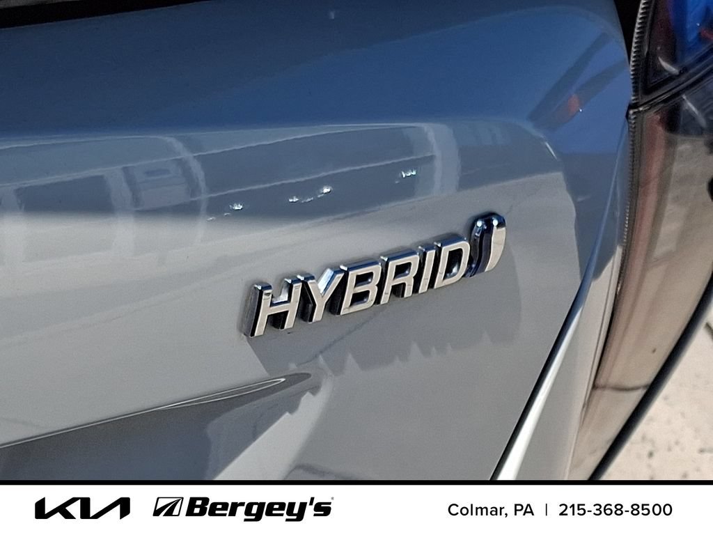Used 2017 Toyota Prius Four FWD image 32