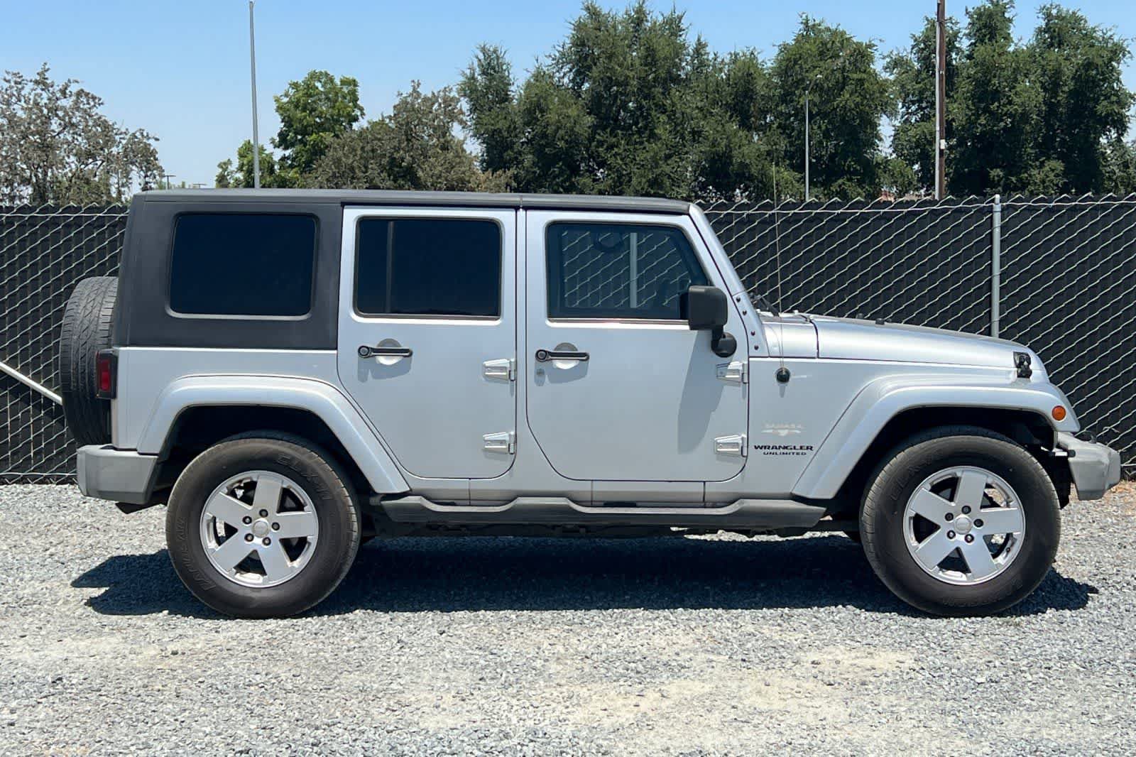 Used 2007 Jeep Wrangler Unlimited Sahara AWD/4WD image 9