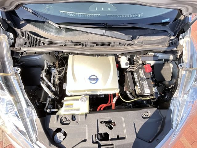 Used 2015 Nissan Leaf SL FWD image 26