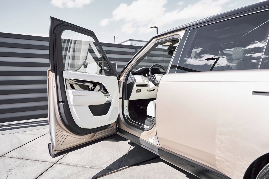 Used 2026 Land Rover Range Rover Long Wheelbase SE image 28