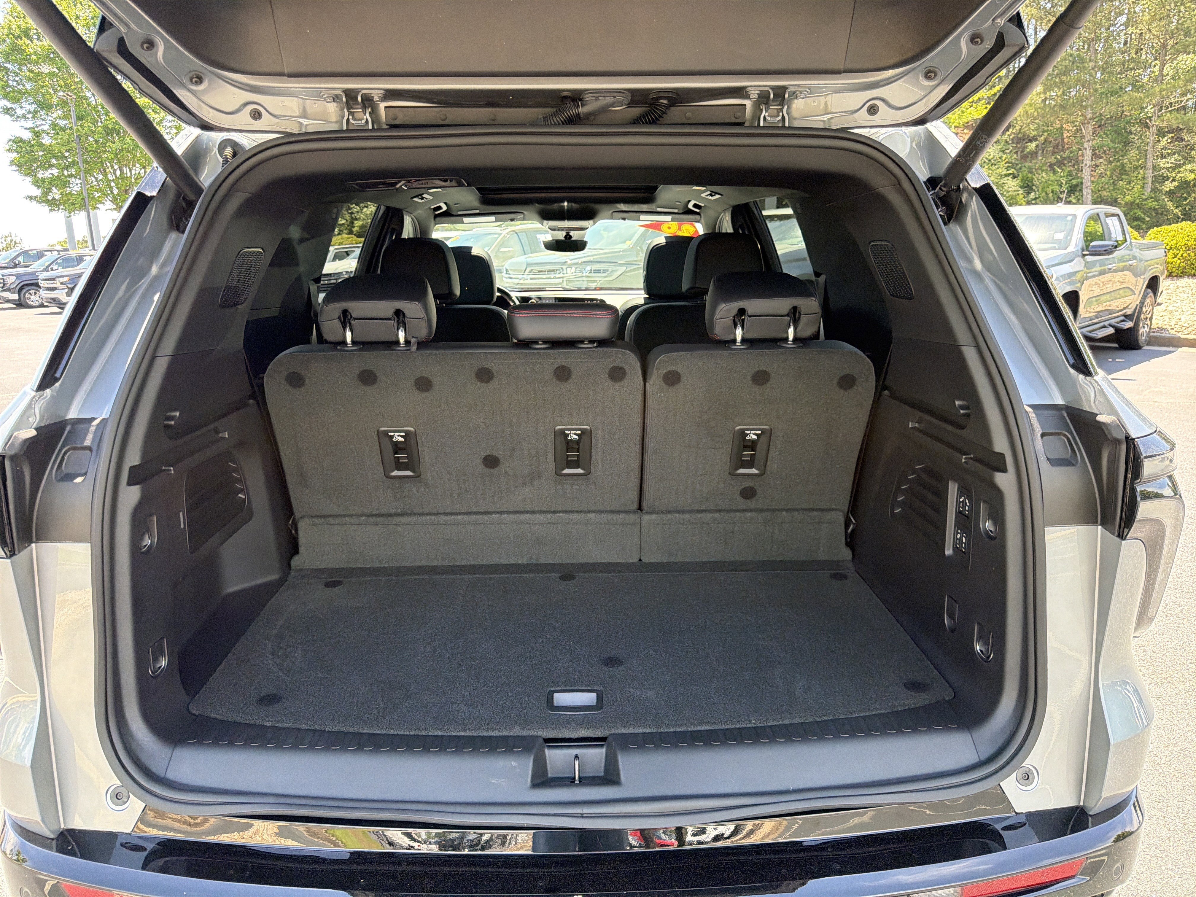 Used 2026 Chevrolet Traverse RS FWD image 19