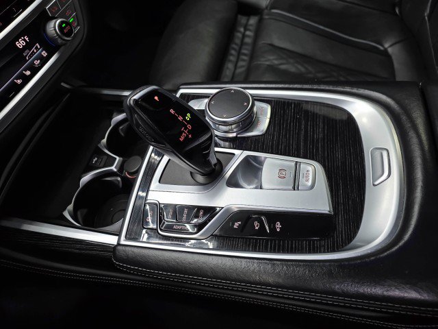 Used 2021 BMW 750i xDrive w/ M Sport Package AWD/4WD image 30