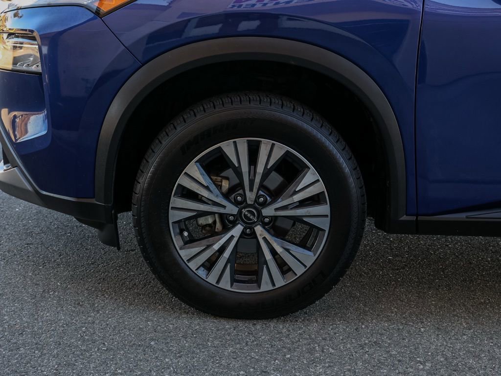 Used 2023 Nissan Rogue SV image 11
