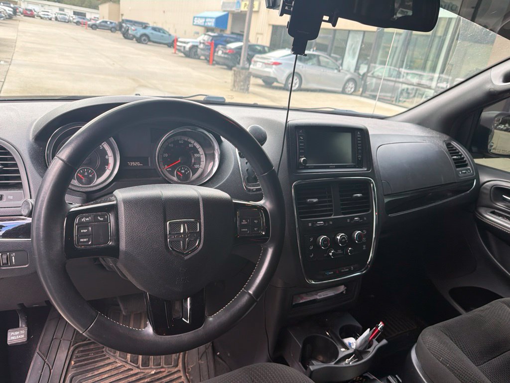 Used 2019 Dodge Grand Caravan SE FWD image 6