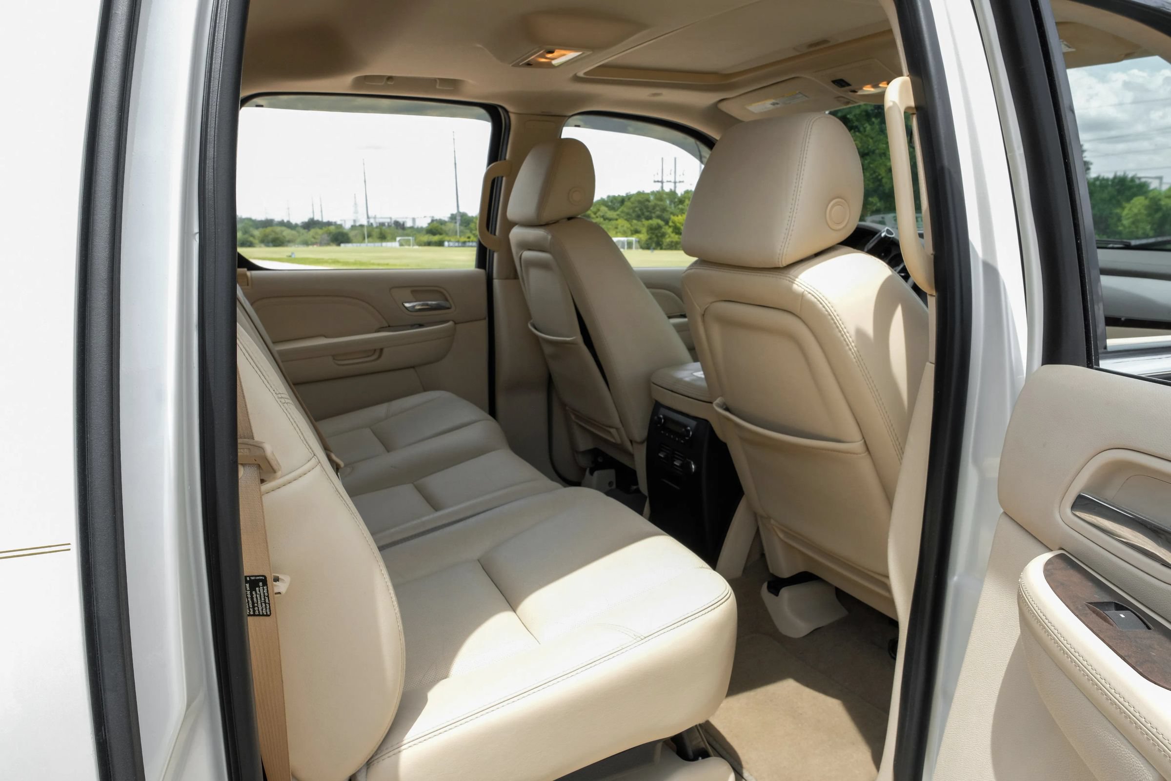 Used 2007 Cadillac Escalade EXT w/ Information Package AWD/4WD image 32