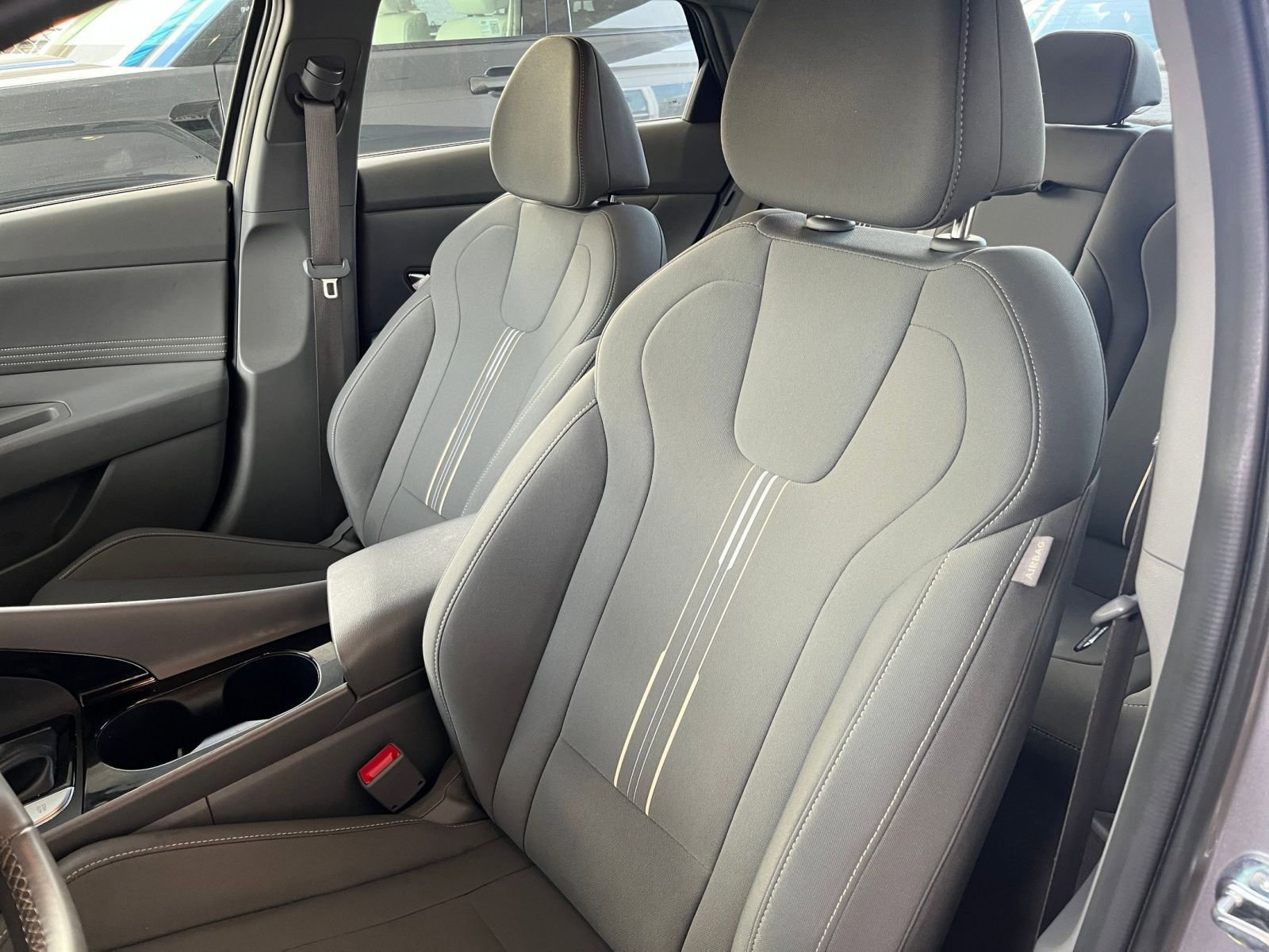 Used 2025 Hyundai Elantra SEL image 37