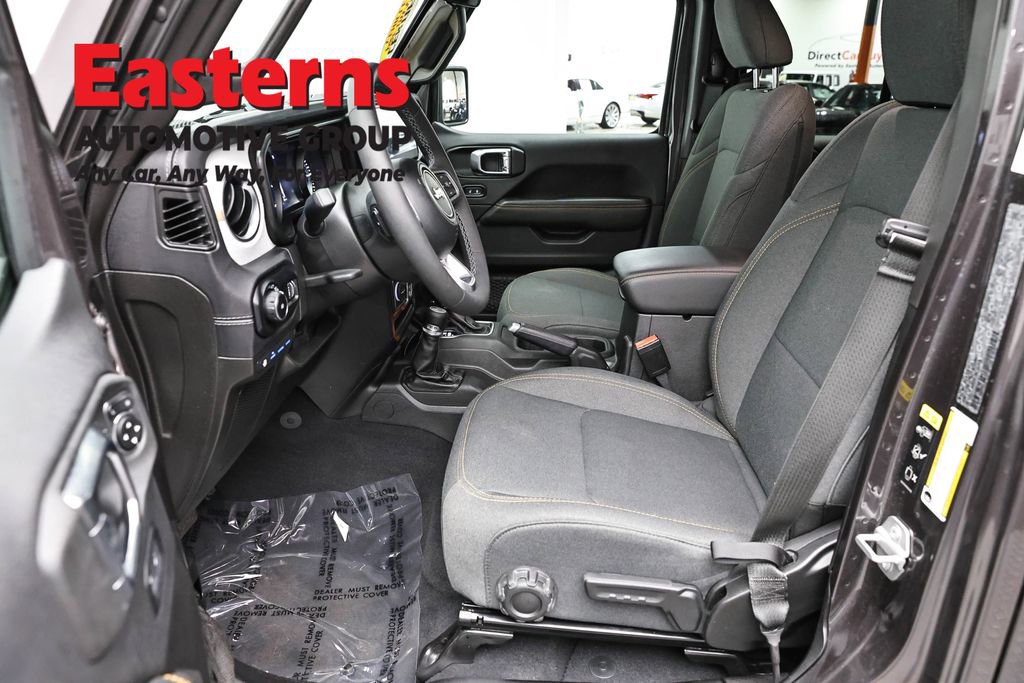 Used 2025 Jeep Wrangler Unlimited Sahara AWD/4WD image 14