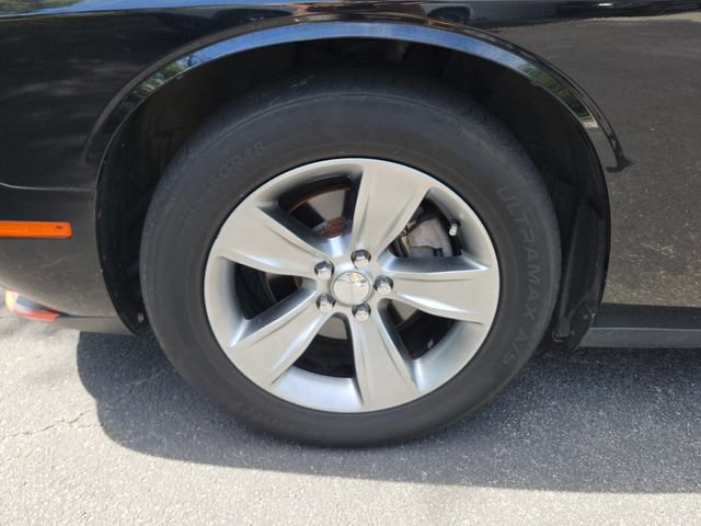 Used 2016 Dodge Challenger SXT RWD image 9