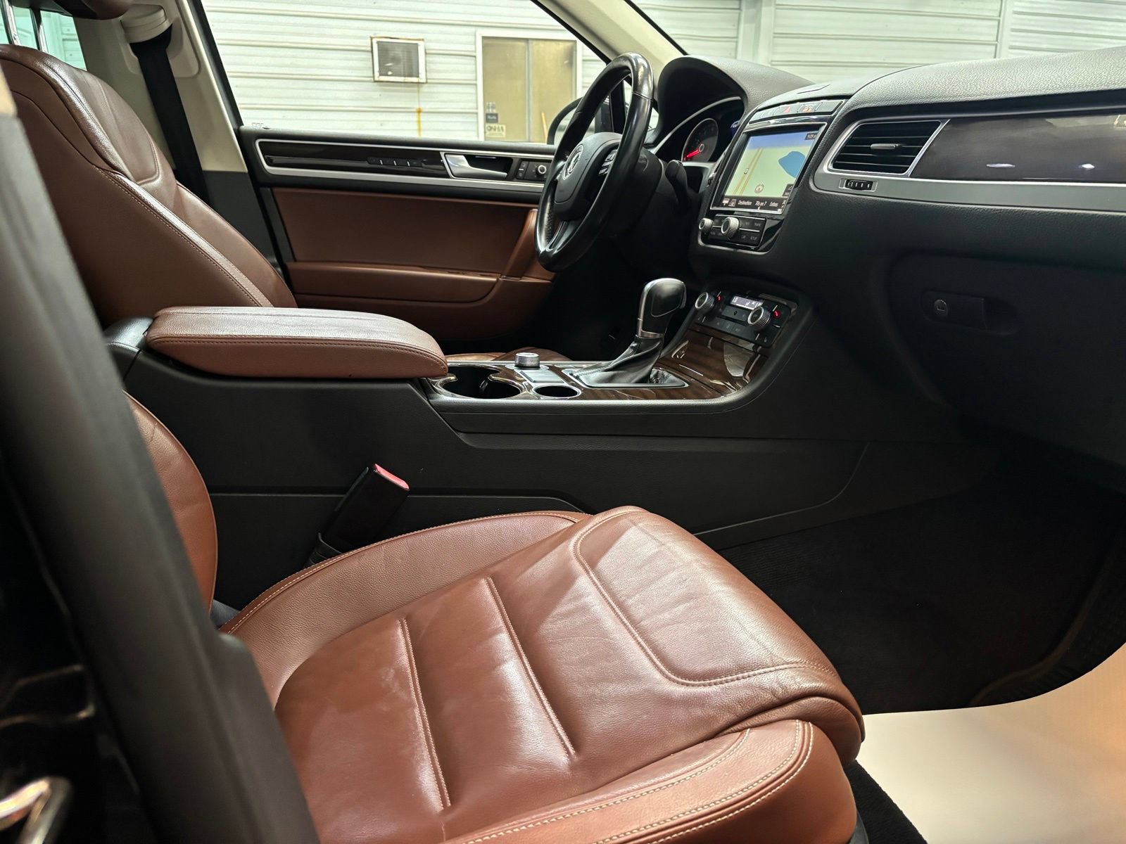Used 2015 Volkswagen Touareg VR6 AWD/4WD image 26