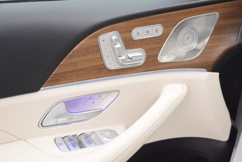 Used 2025 Mercedes-Benz GLS 450 4MATIC image 23