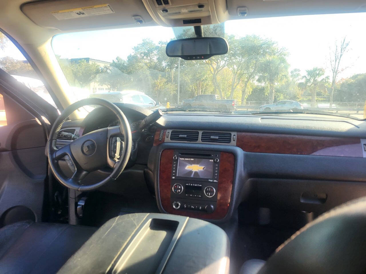 Used 2012 Chevrolet Suburban LT RWD image 14
