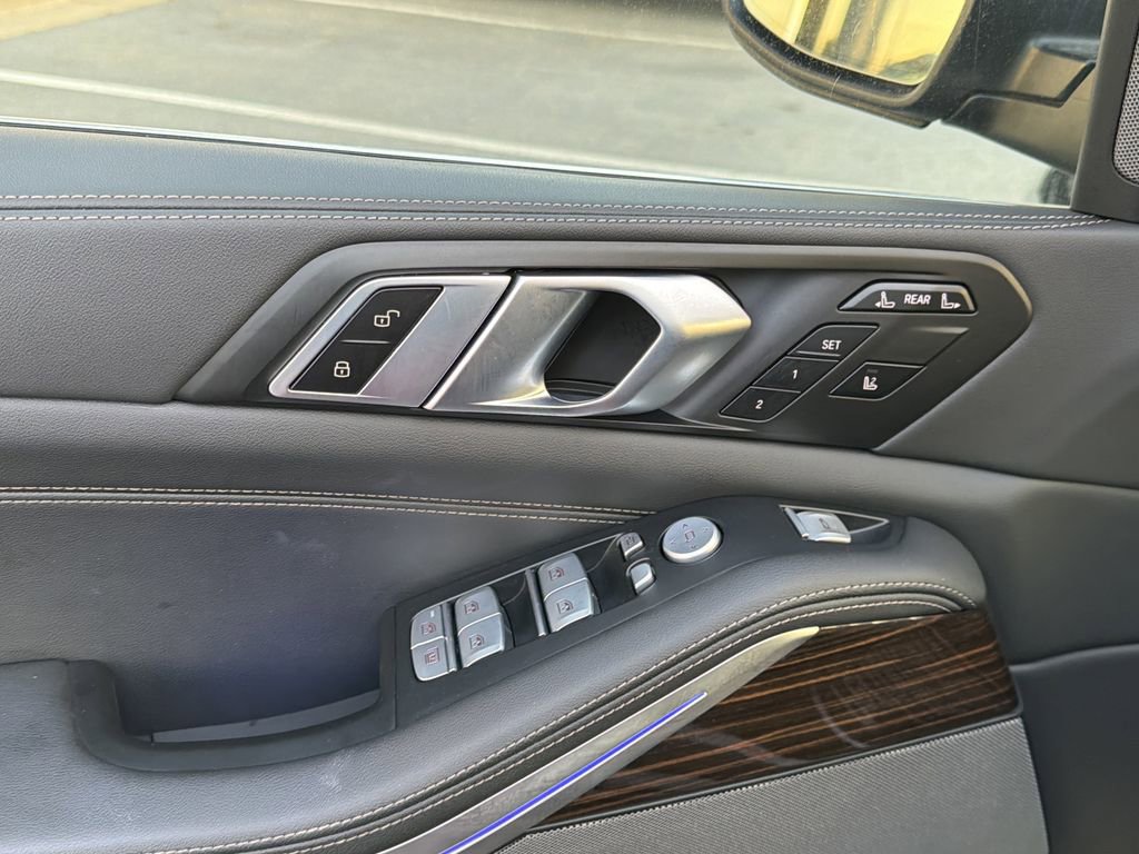Used 2025 BMW X7 xDrive40i image 25