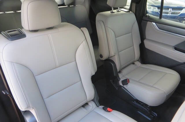 Used 2024 GMC Acadia Elevation image 41