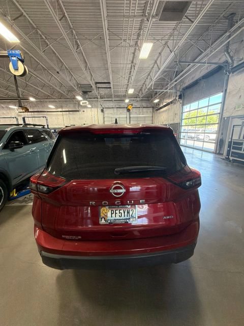 Used 2025 Nissan Rogue S AWD/4WD image 11