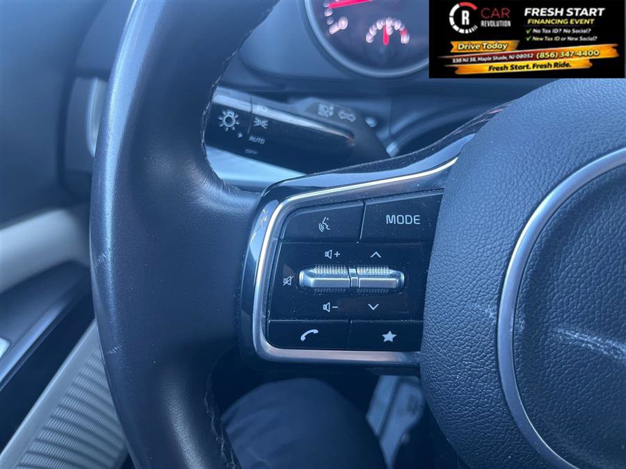 Used 2024 Kia Carnival LX image 17