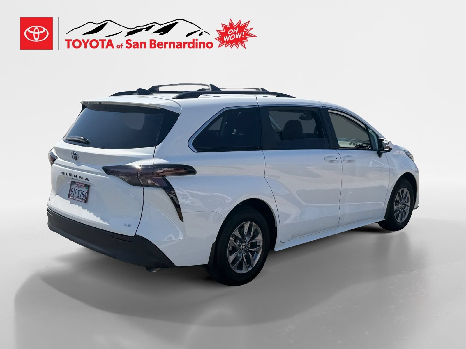 Used 2025 Toyota Sienna LE w/ LE Plus Package FWD image 5