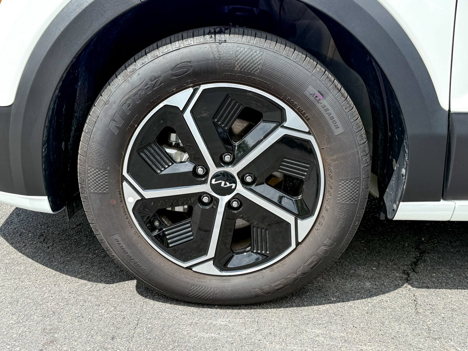 Certified 2025 Kia Niro LX FWD image 11