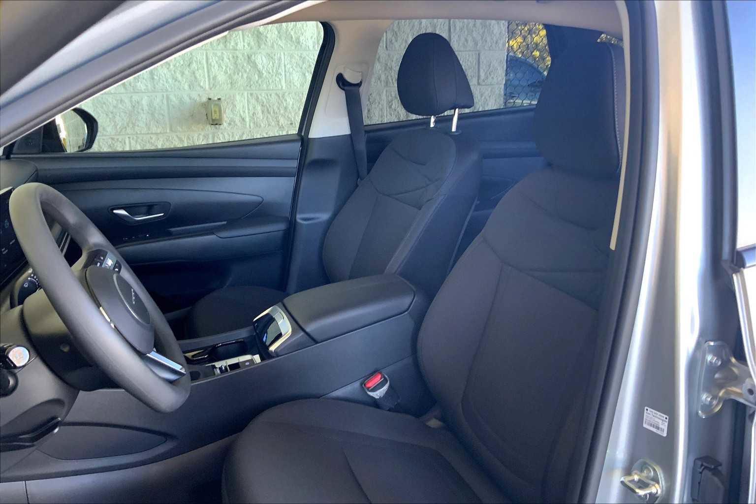 Used 2025 Hyundai Tucson SE image 13