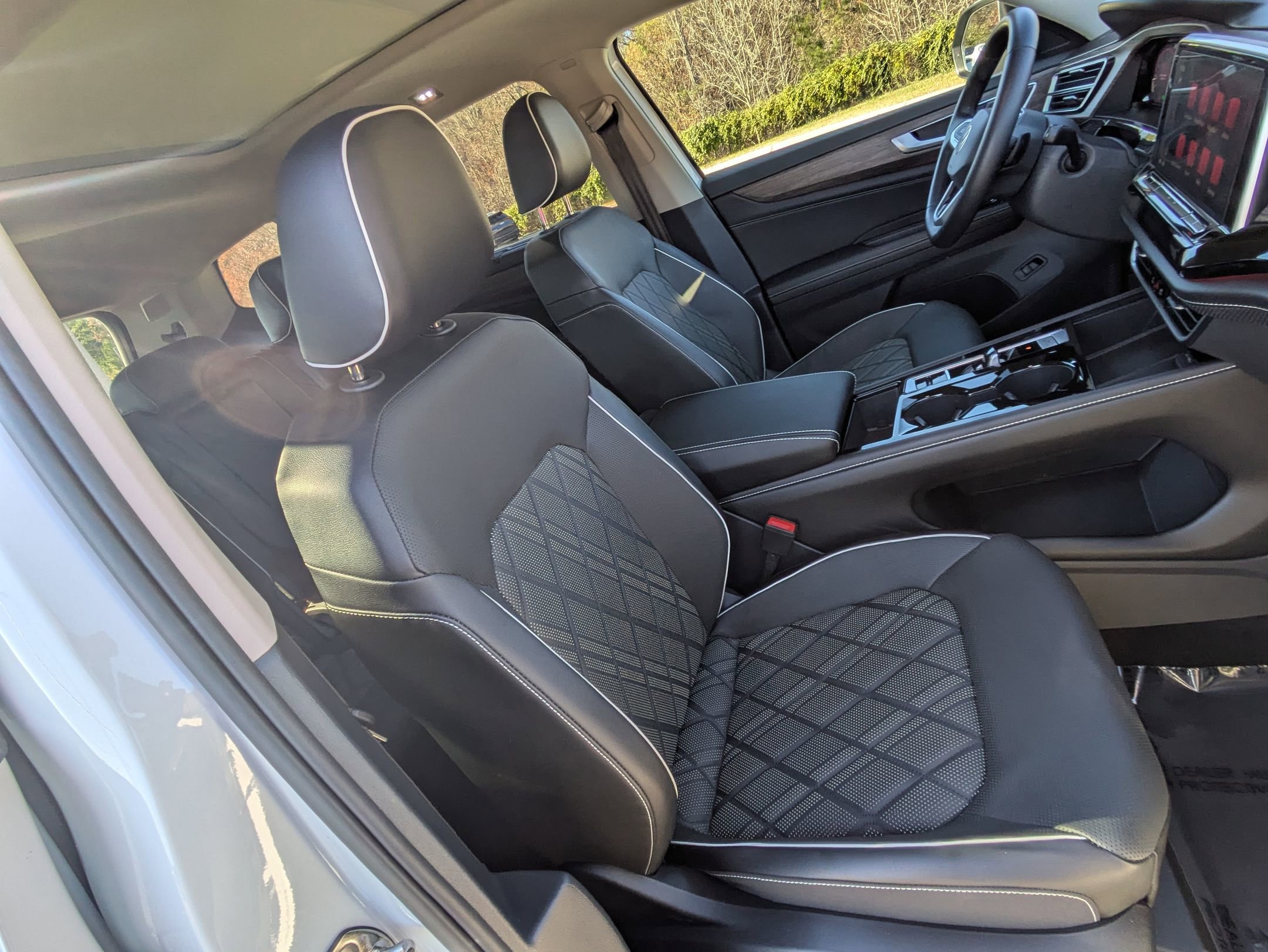 Used 2024 Volkswagen Atlas SEL Premium R-Line image 30