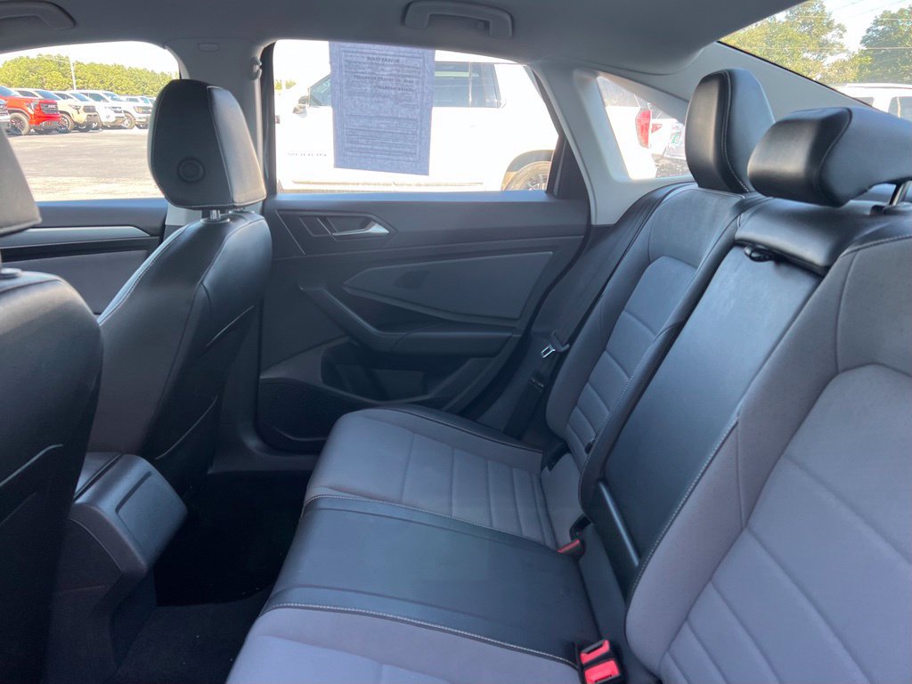 Used 2025 Volkswagen Jetta SE FWD image 10