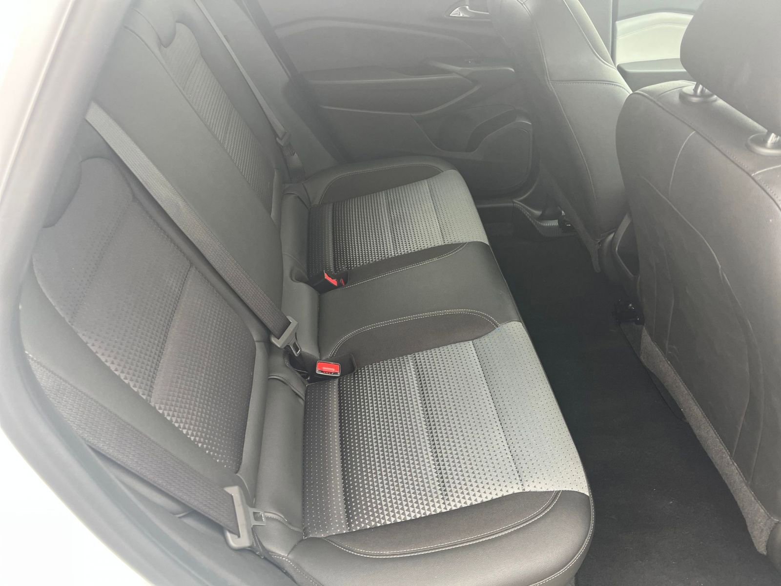 Used 2025 Chevrolet Trax LT FWD image 37