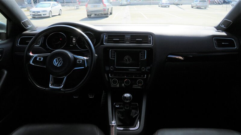 Used 2017 Volkswagen Jetta GLI FWD image 9