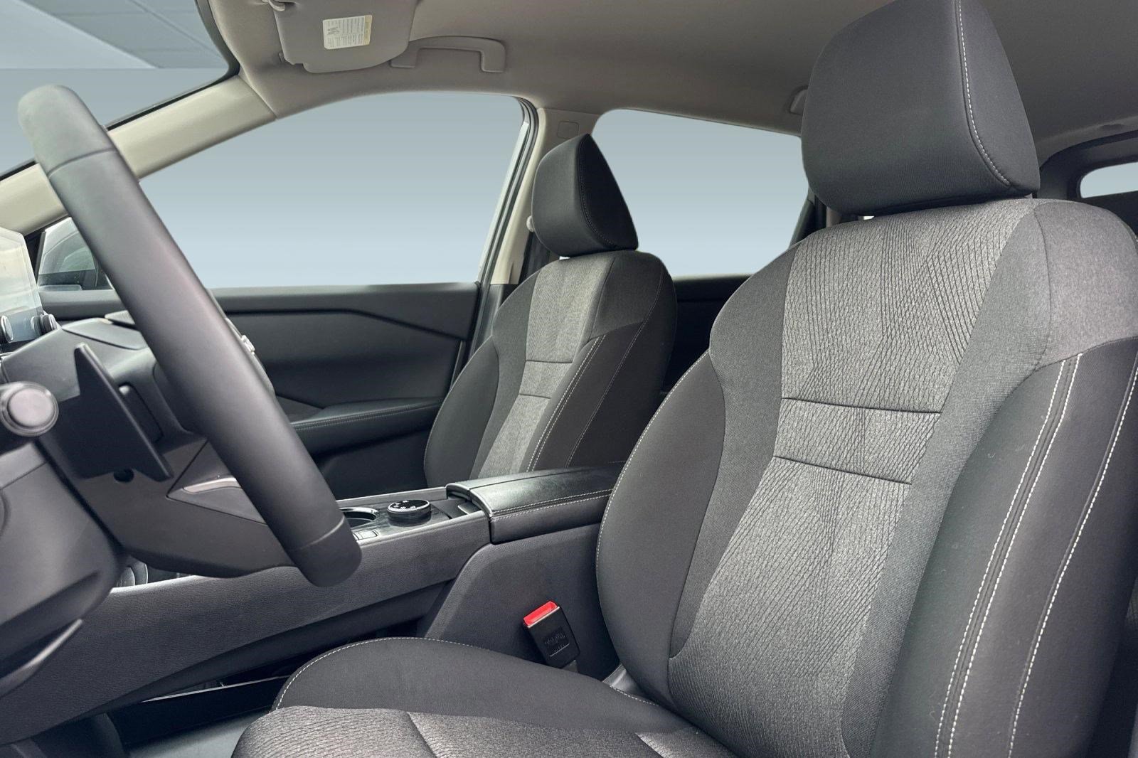 Used 2025 Nissan Rogue SV AWD/4WD image 5