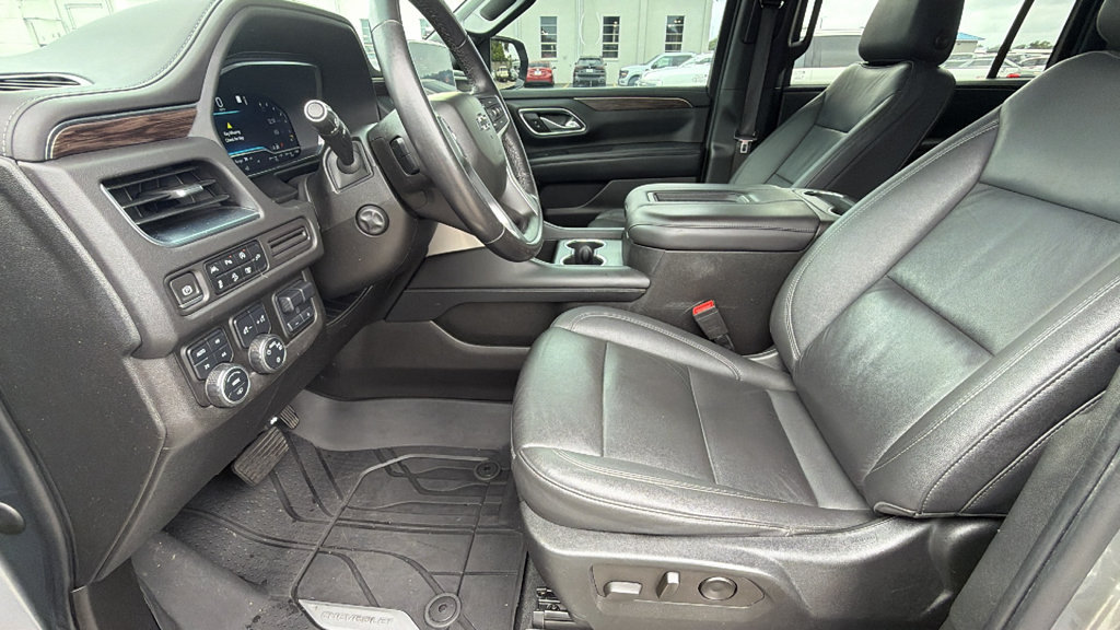 Used 2022 Chevrolet Suburban Z71 w/ Z71 Off-Road Package AWD/4WD image 23