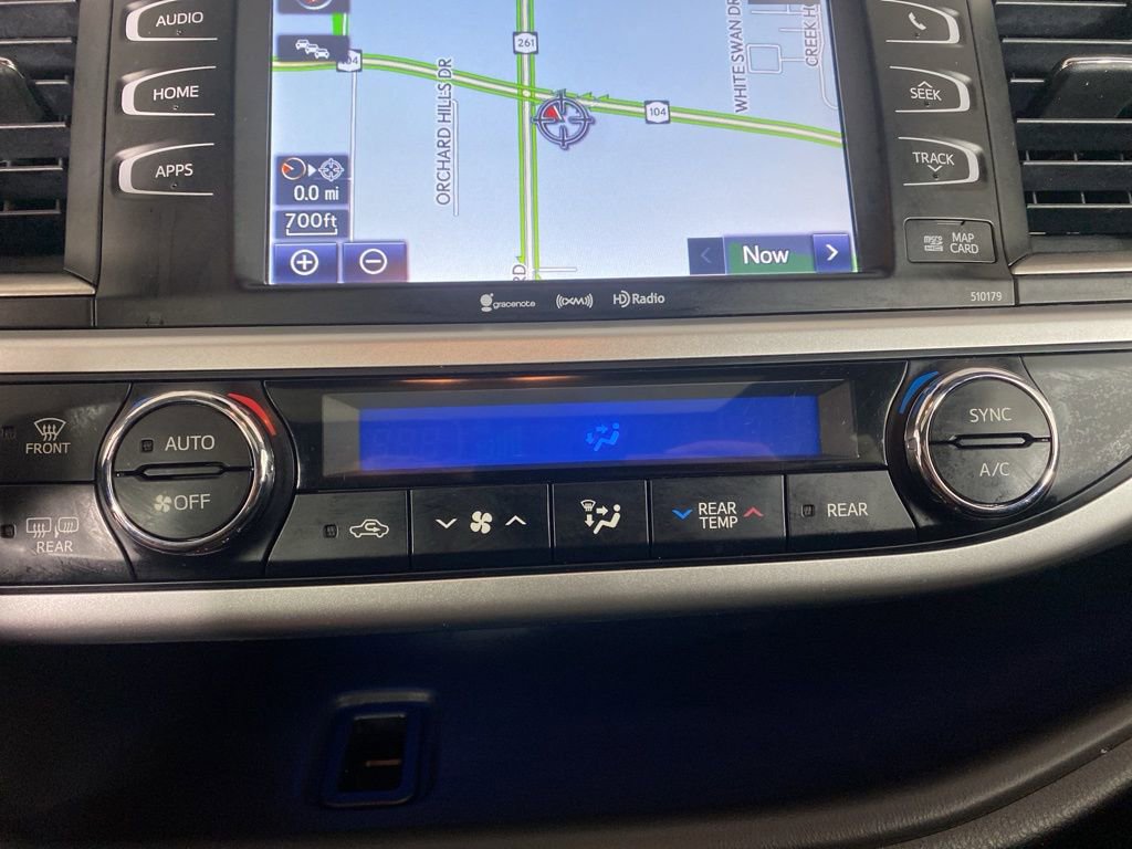 Used 2018 Toyota Highlander SE AWD/4WD image 16