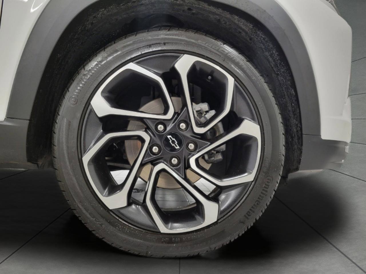 Used 2025 Chevrolet Trax RS w/ Sunroof Package image 3