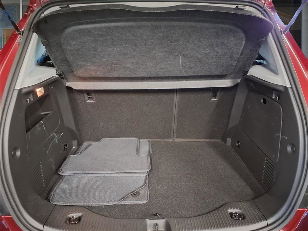 Used 2022 Chevrolet Trax LT w/ LT Convenience Package image 5