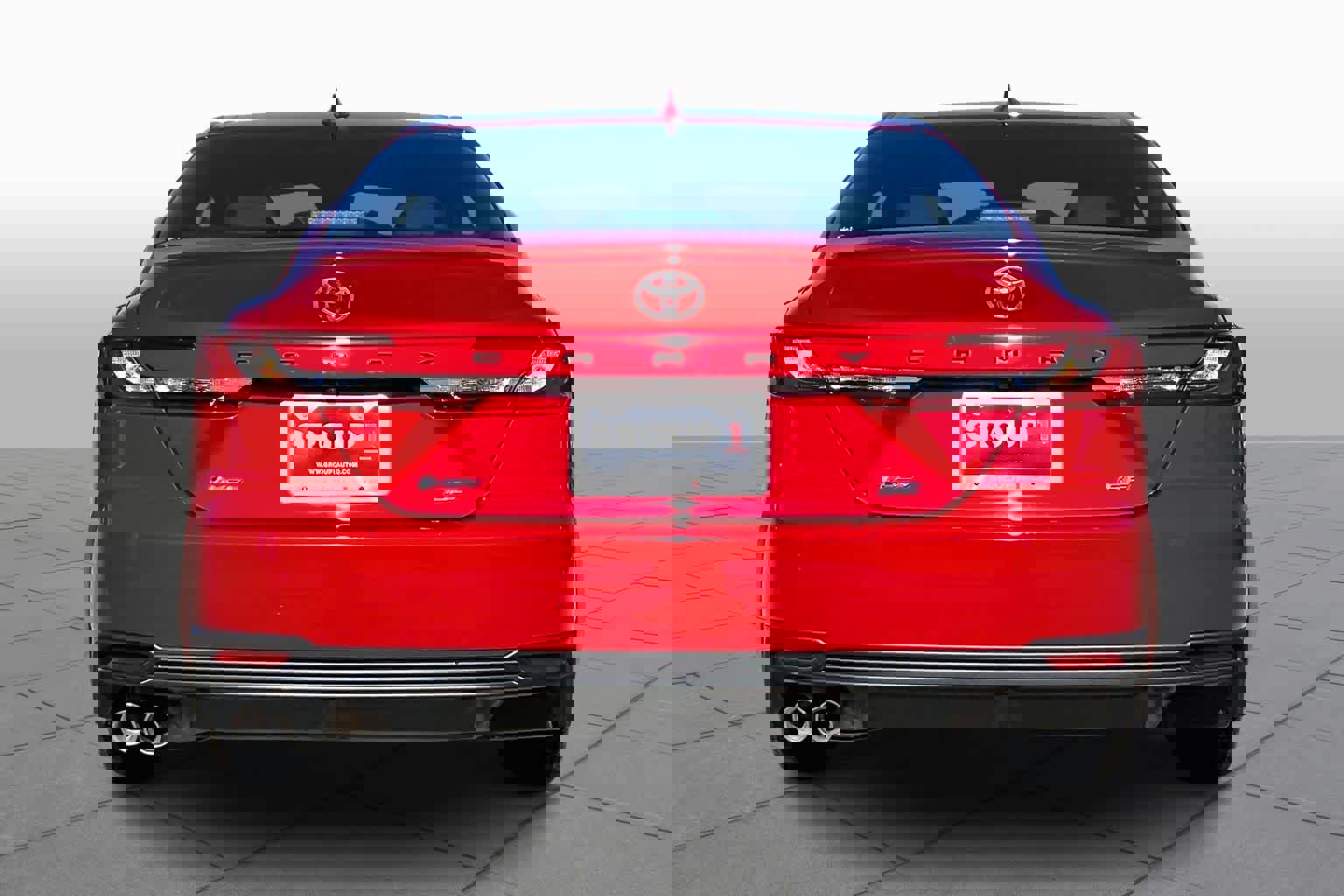 Used 2025 Toyota Camry SE image 4