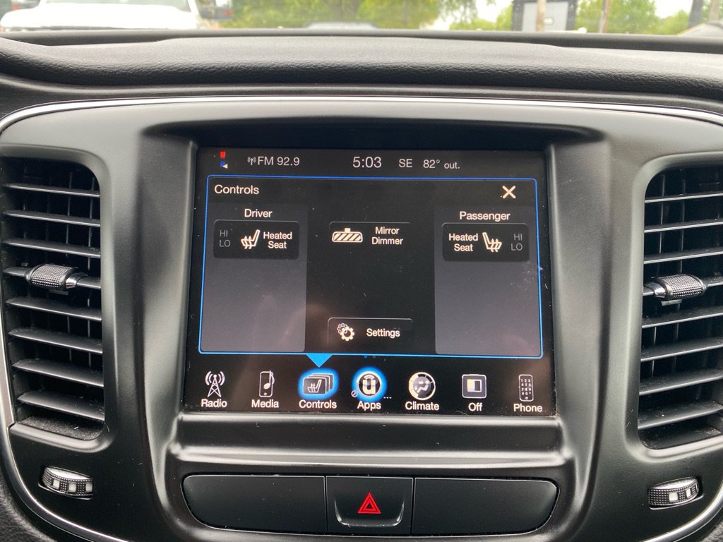 Used 2017 Chrysler 200 Limited Platinum FWD image 19