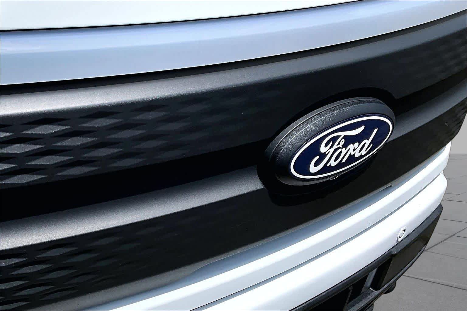 Certified 2025 Ford F150 Lightning Flash AWD/4WD image 29