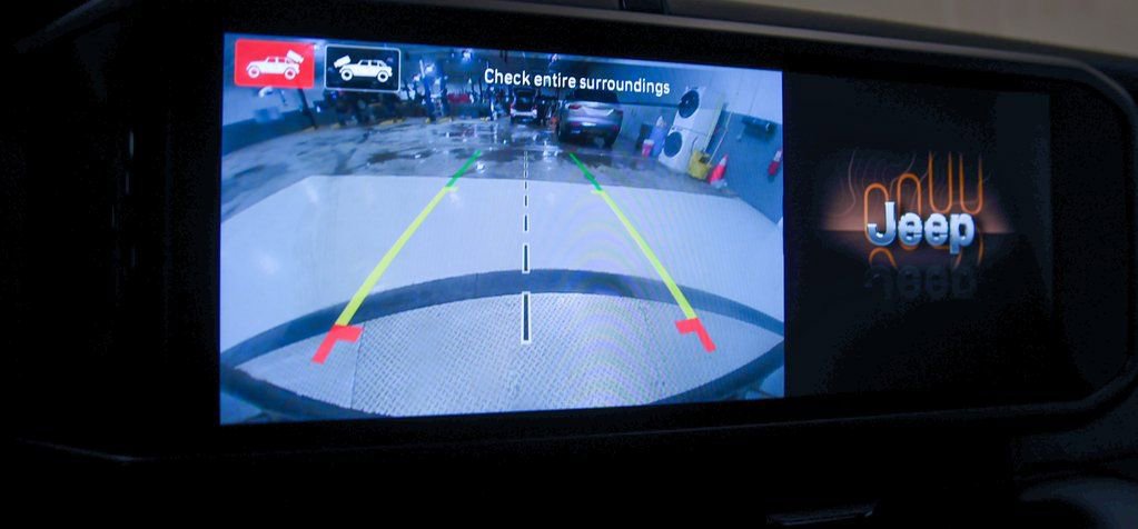 Used 2024 Jeep Wrangler Unlimited Sahara w/ Technology Group image 24