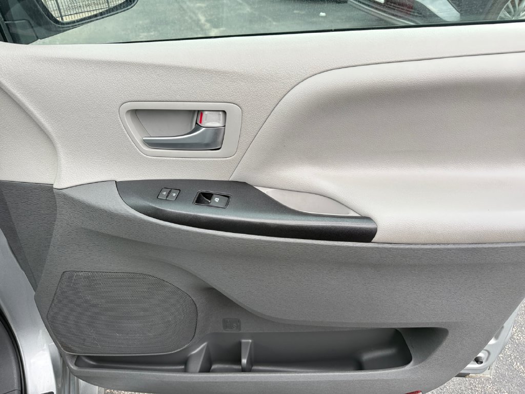 Certified 2020 Toyota Sienna LE FWD image 19
