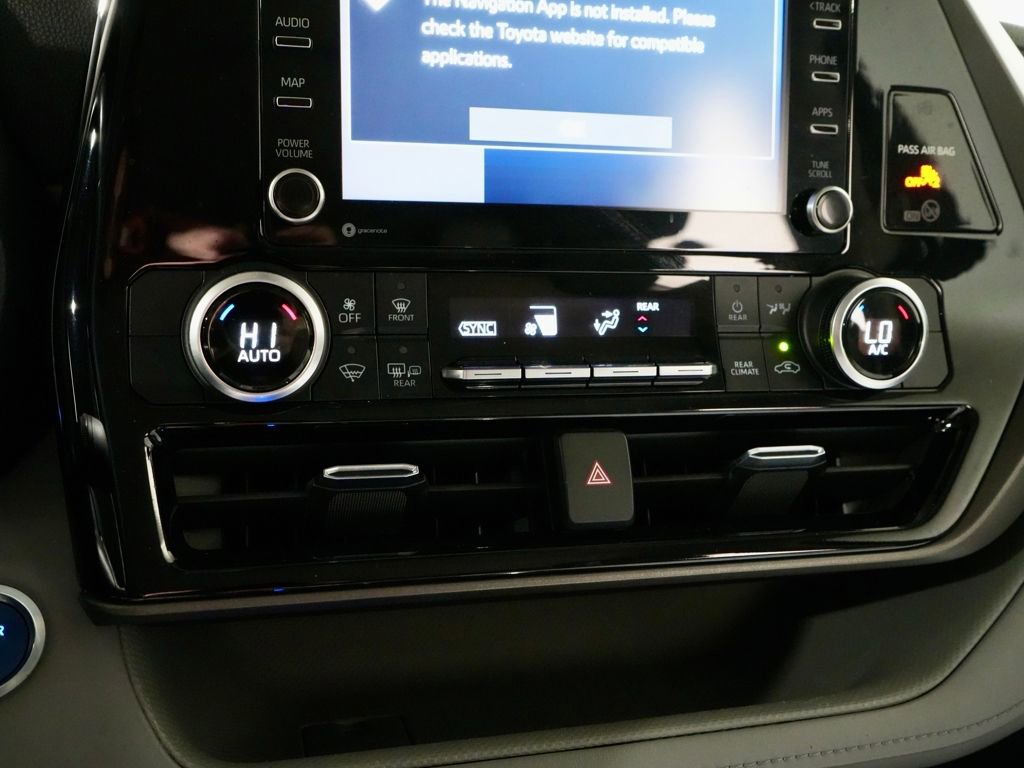 Used 2021 Toyota Highlander LE image 19