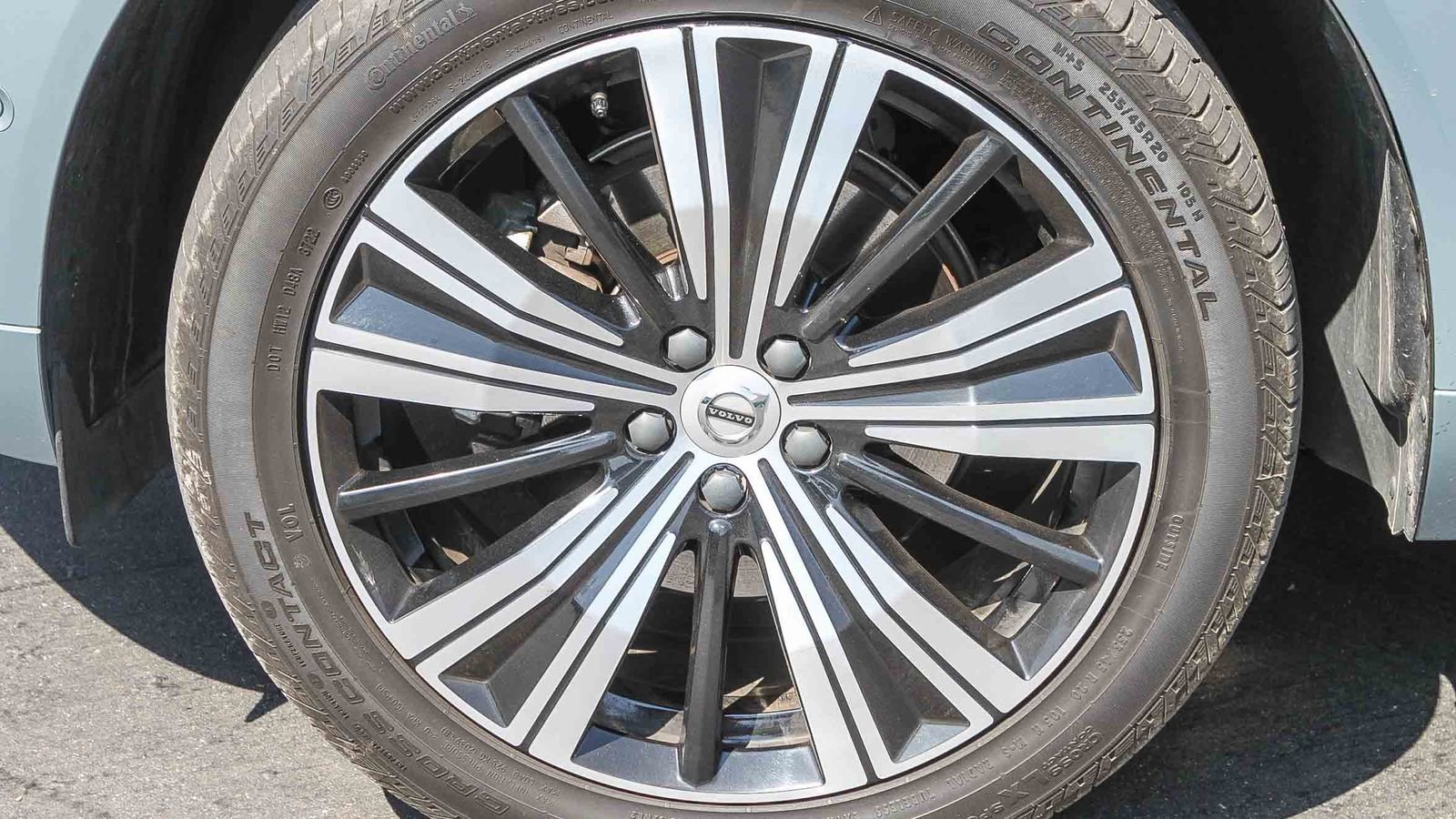 Used 2023 Volvo XC60 B5 Plus w/ Protection Package Premier image 12