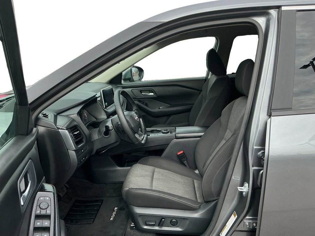 Used 2026 Nissan Rogue SV image 14