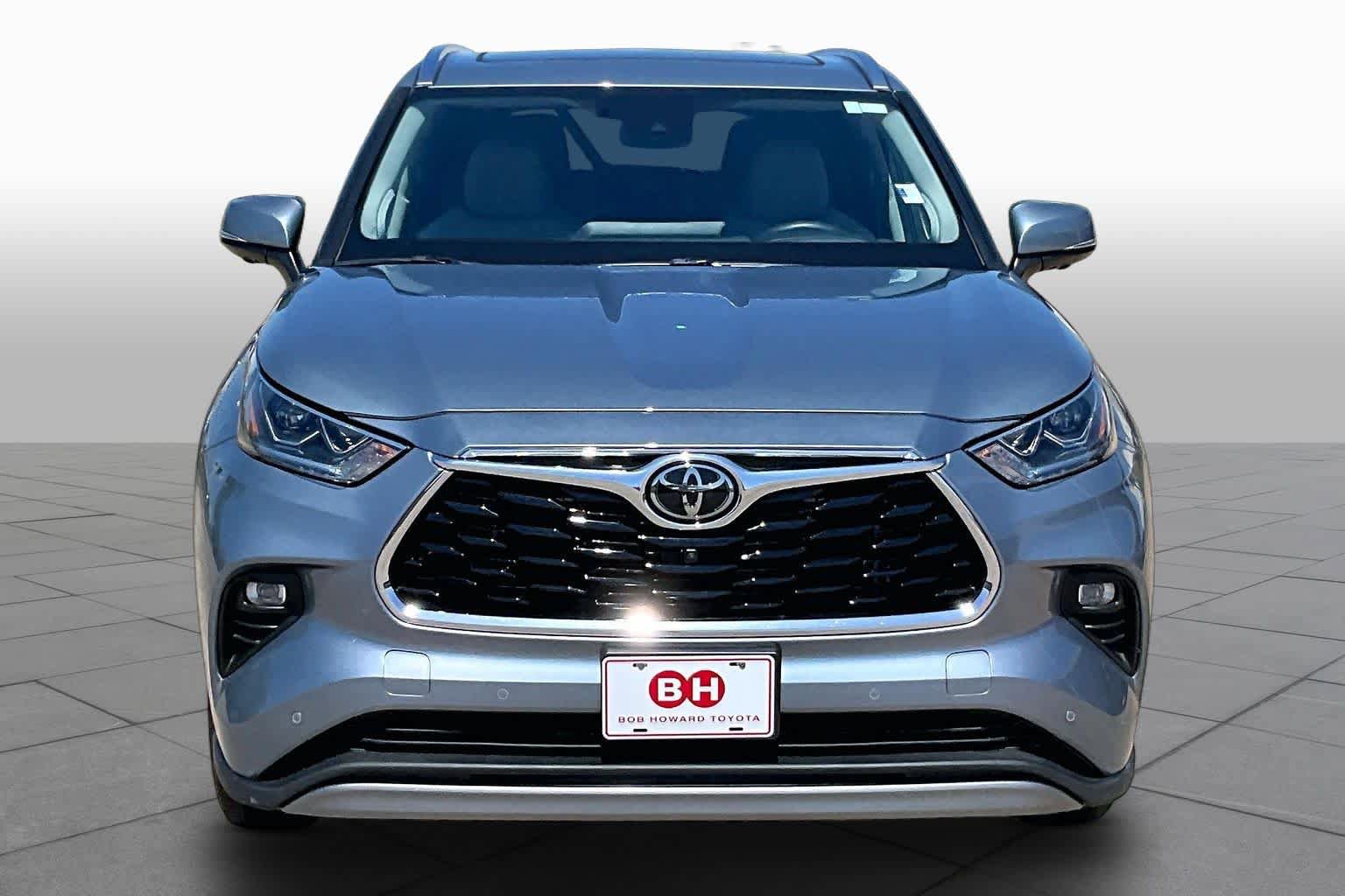 Used 2024 Toyota Highlander Platinum FWD image 4