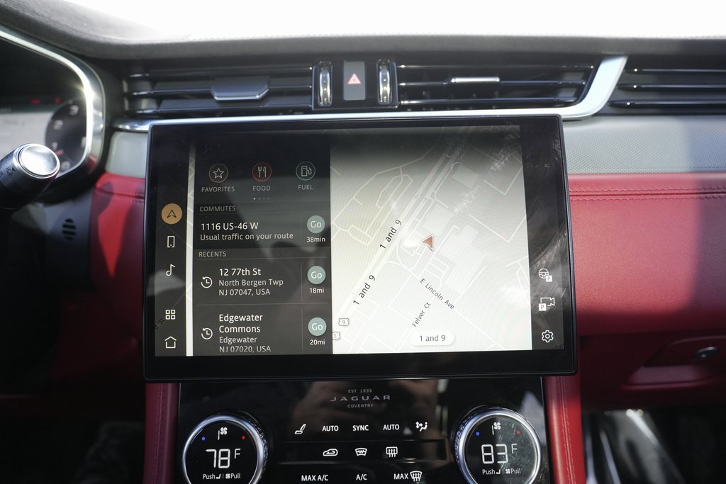 Used 2022 Jaguar F-PACE SVR image 59