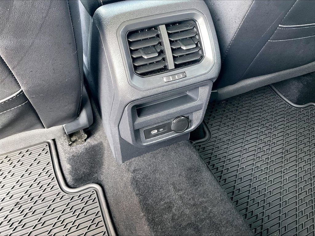 Used 2024 Volkswagen Tiguan SE image 26