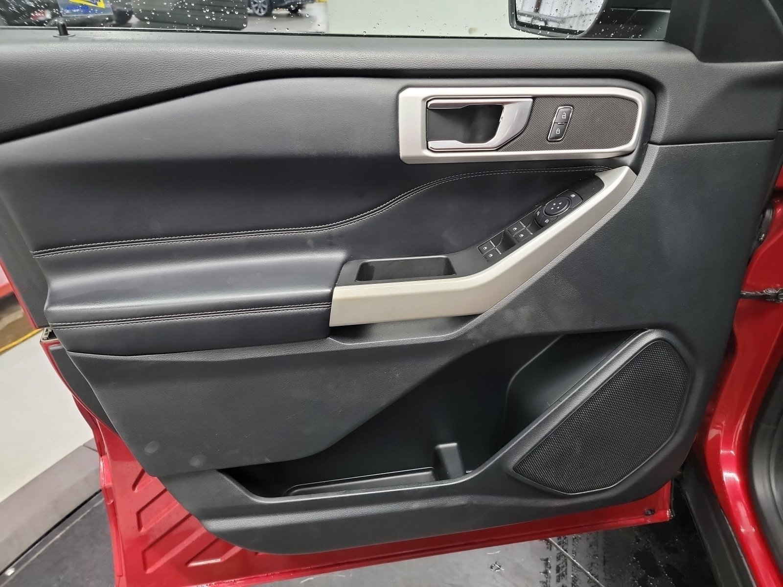 Used 2020 Ford Explorer XLT w/ Equipment Group 202A AWD/4WD image 13