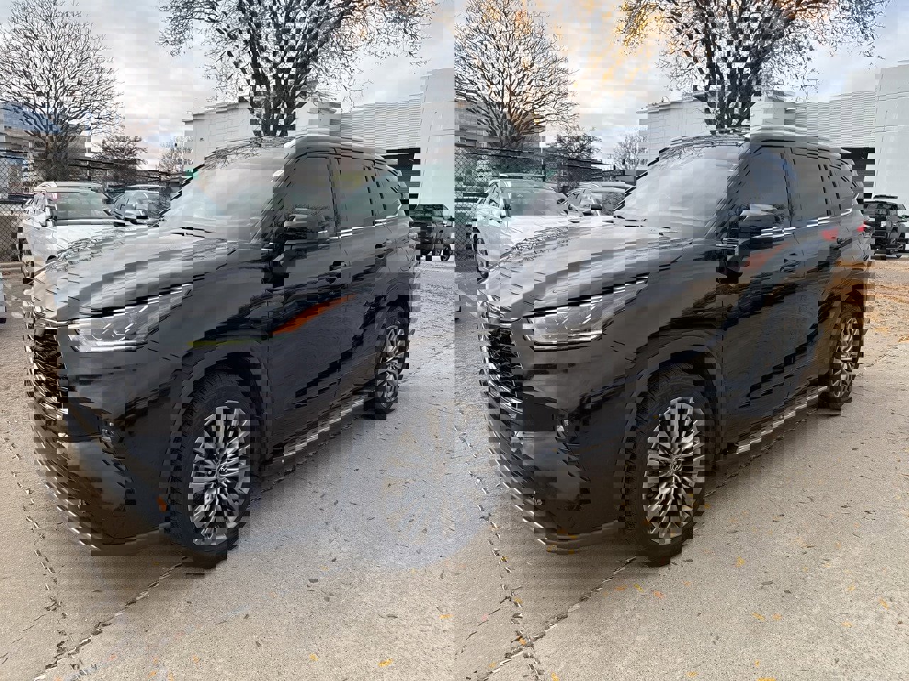 Used 2021 Toyota Highlander Platinum image 2