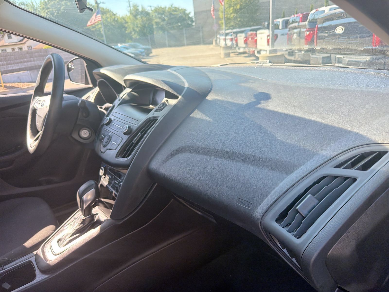 Used 2018 Ford Focus SE FWD image 18