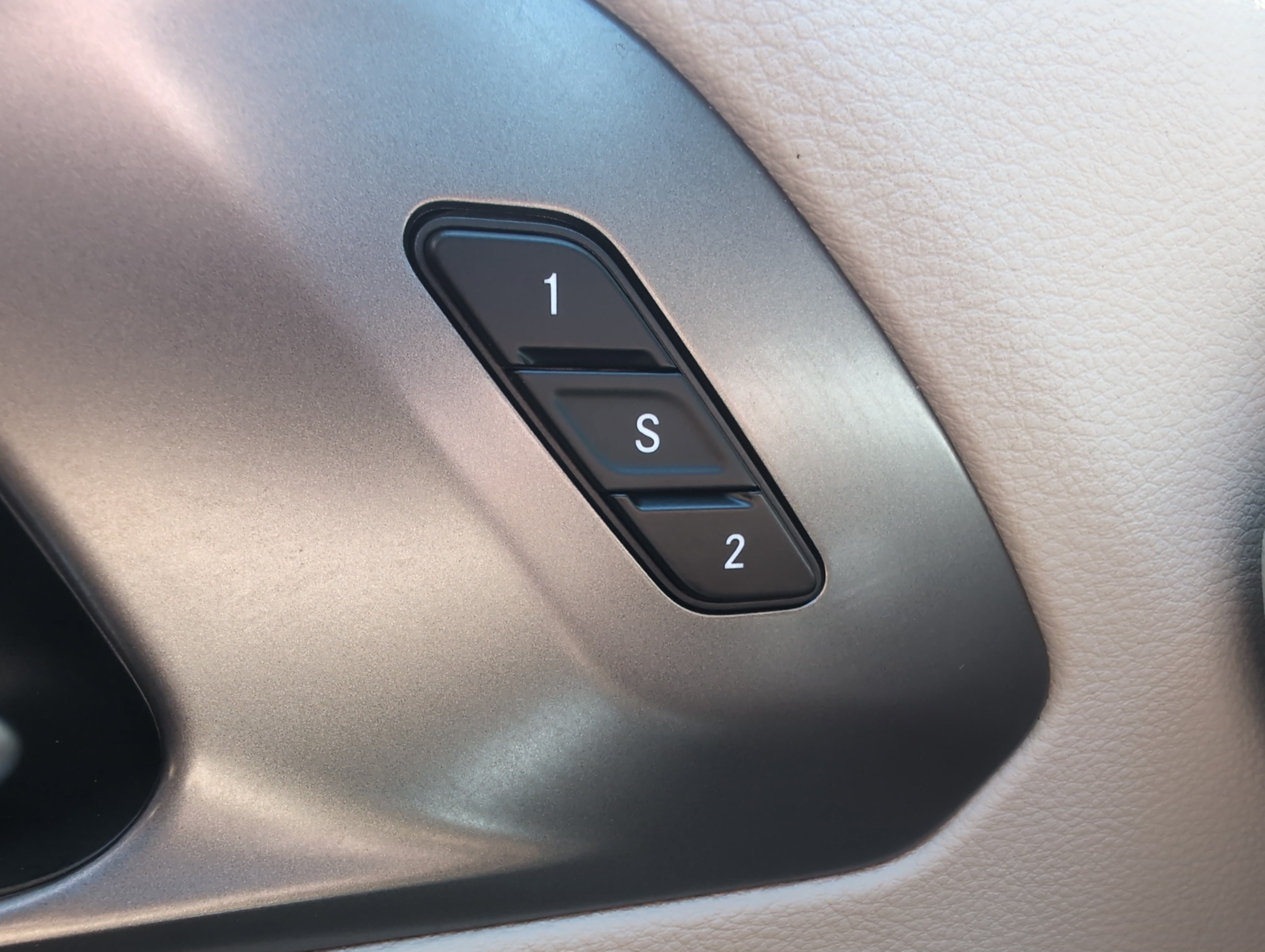 Used 2024 Chrysler Pacifica Touring-L FWD image 37