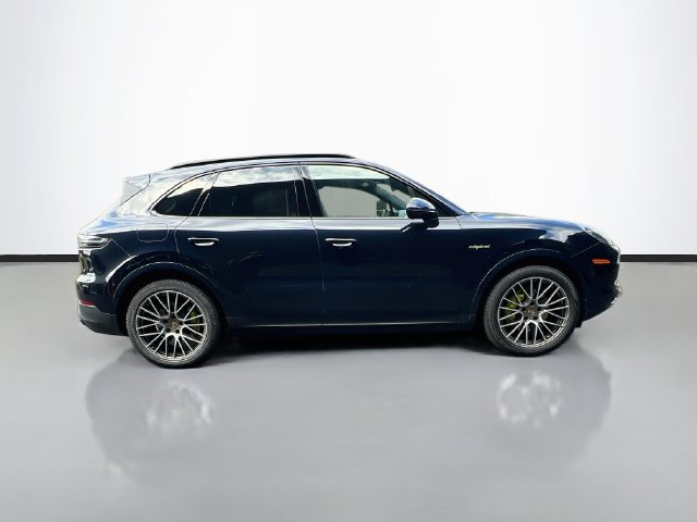 Certified 2023 Porsche Cayenne Platinum Edition AWD/4WD image 8