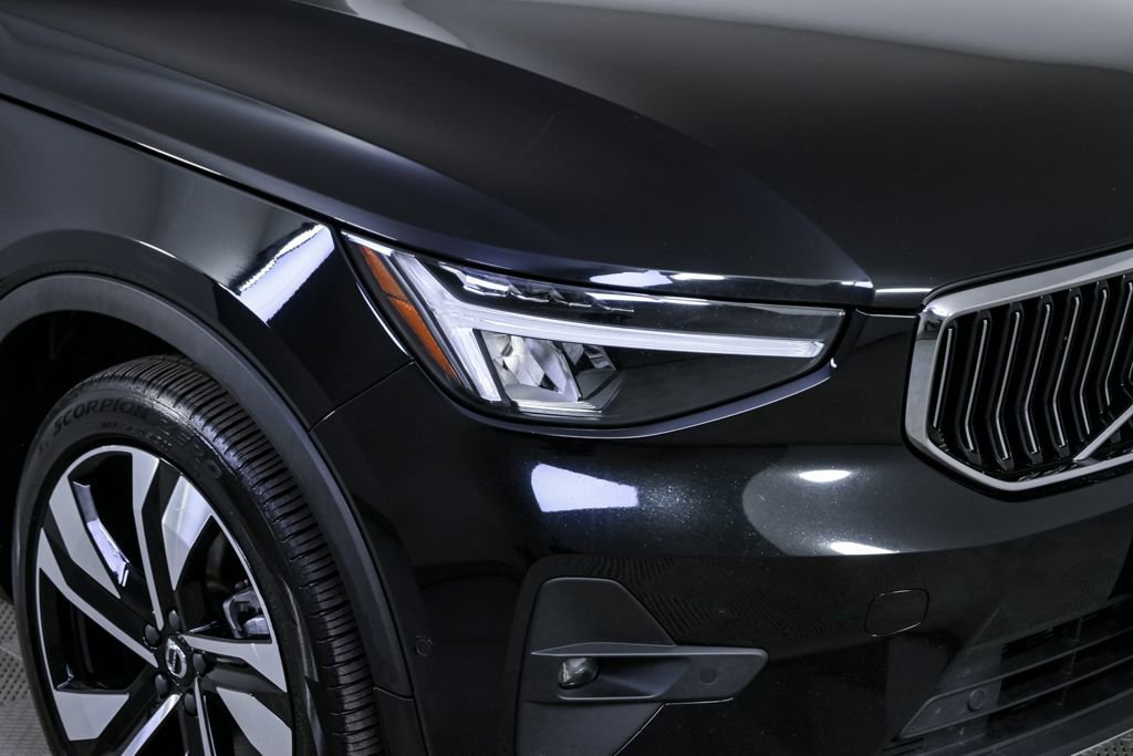 Certified 2025 Volvo XC40 B5 Plus image 38