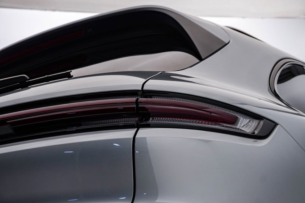 Certified 2025 Porsche Cayenne image 12